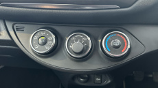 Toyota Yaris 1.5 VVT-i Design 5dr Petrol Hatchback